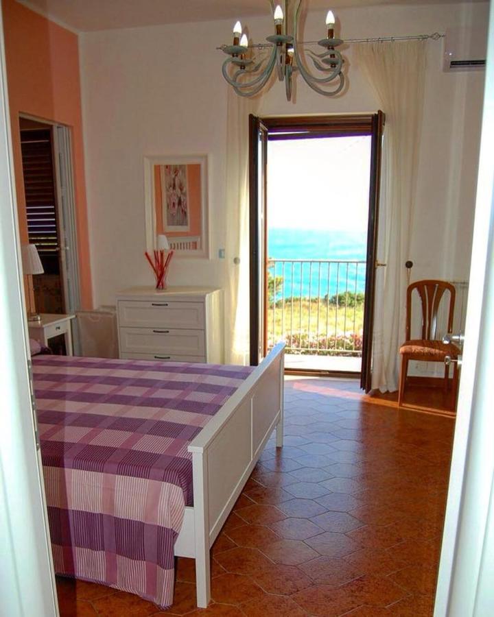B&B Il Faro Cittadella del Capo Exterior photo